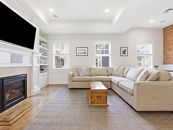 3rd image of 7 Mystic St #2