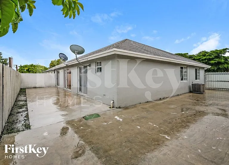 18023 SW 139th Pl — Photo 15