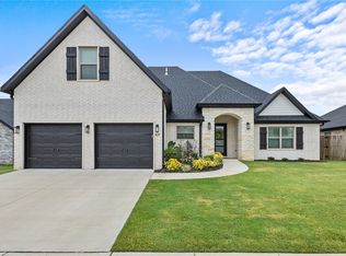 431 N Lone Jack Dr, Fayetteville, AR 72704