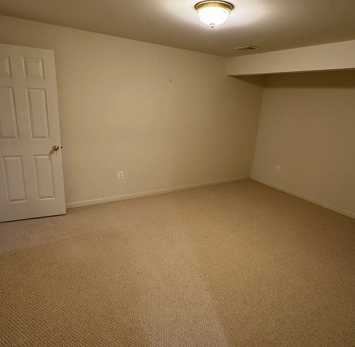 1 bed, 1100 sqft, $1,350 — Photo 3