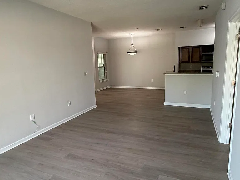8201 Green Parrot Rd #106 — Photo 16