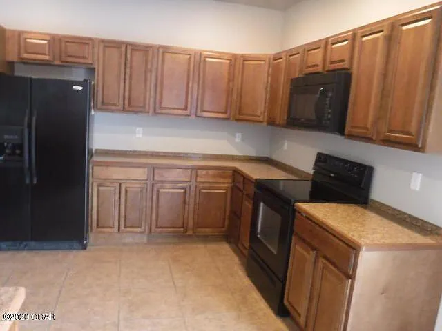 5054 Raintree Cir #B — Photo 2