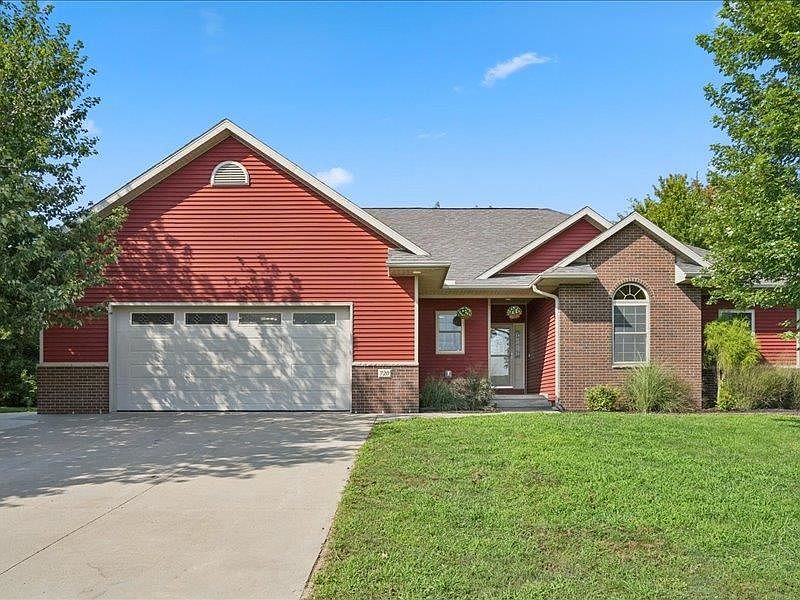 1st image of 720 Blue Jay Ct