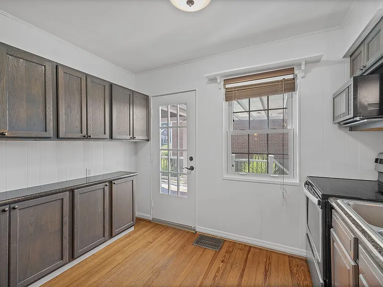 1377 Collinsdale Ave — Photo 8