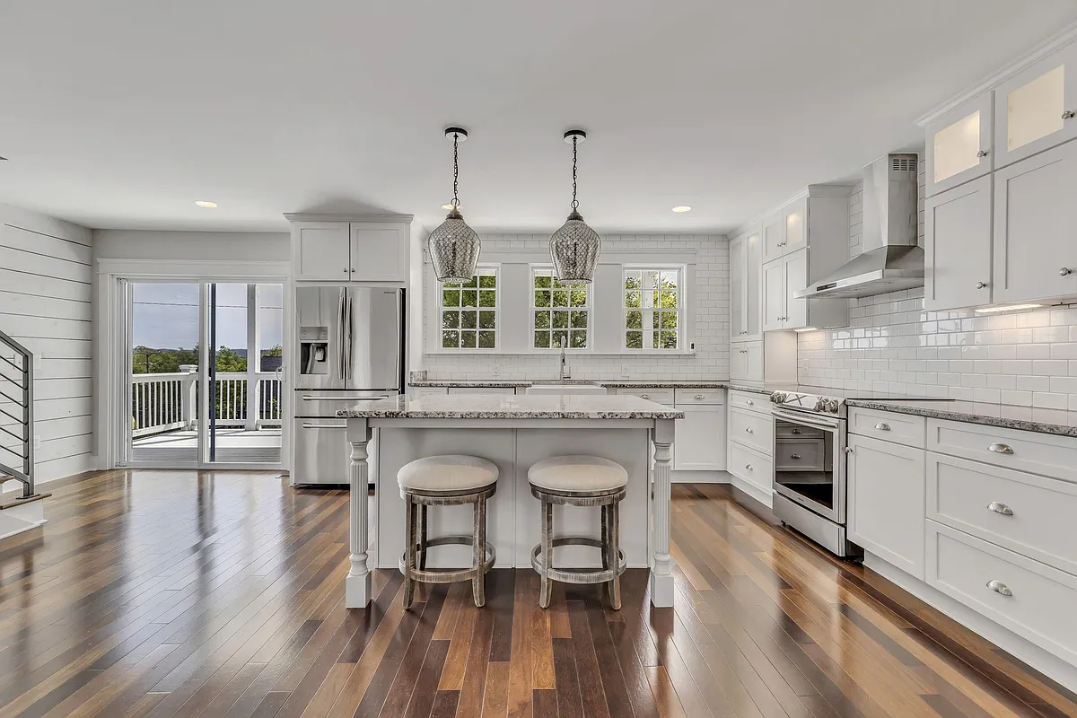Kitchen 1st floor with full deck space - 3801 Lookout Dr