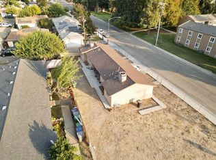 1342 J St, Sanger, CA 93657