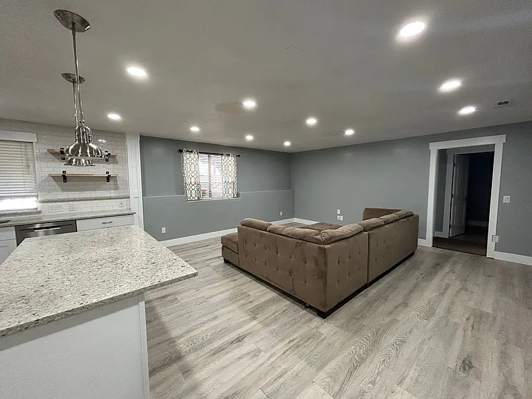 221 N 780 E — Photo 3