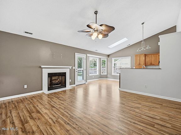 5th image of 512 Blackberry Court