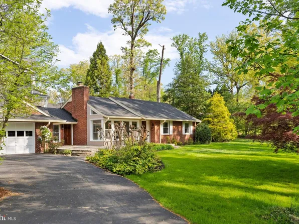 7616 Admiral Dr, Alexandria, VA 22308