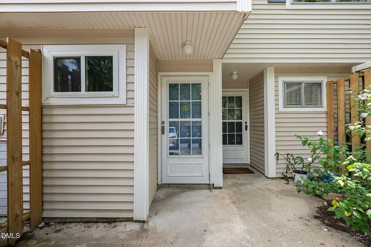 2 bed, 2.5 bath, 1087 sqft, $1,400 — Photo 3