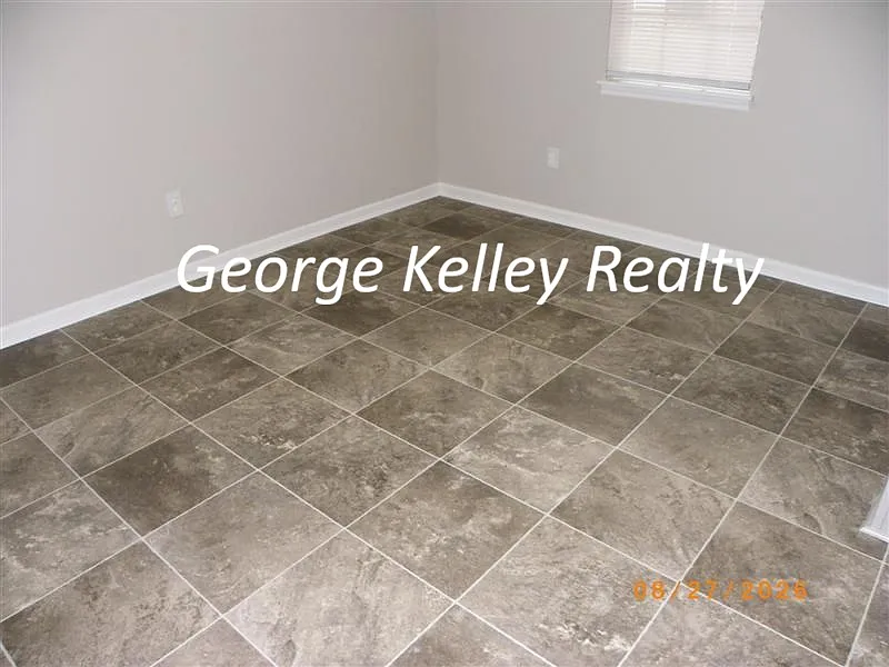 3 bed, 1323 sqft, $1,250 — Photo 4