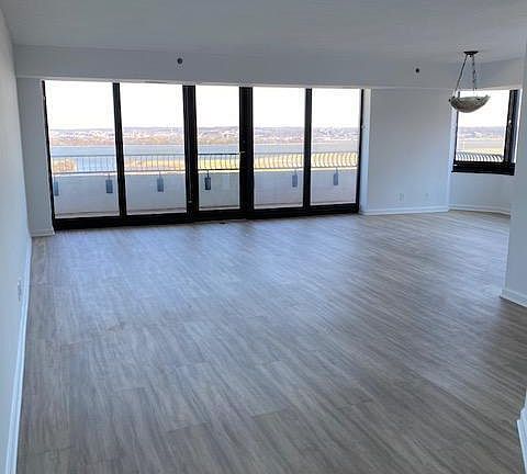3rd image of 1200 Crystal Dr APT 1613