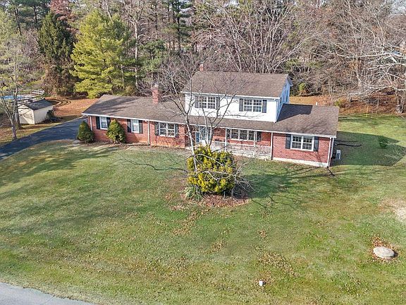 3rd image of 906 Clydesdale Dr