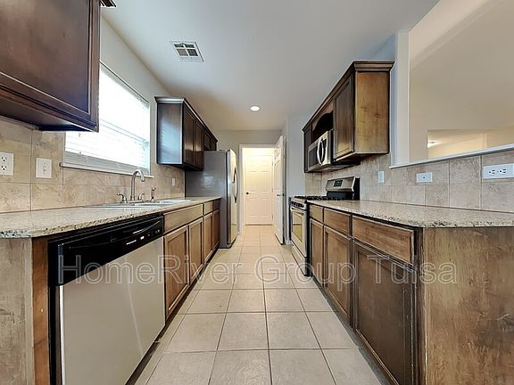 4th image of 16040 S 83rd East Ave