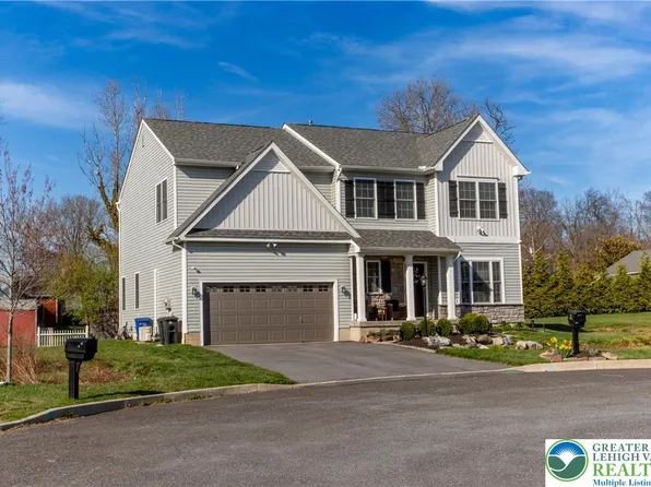 63 Oxford Ridge Ct, Coopersburg, PA 18036