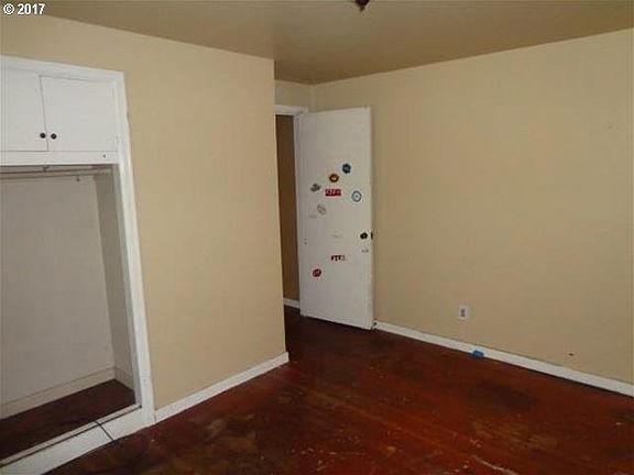 2nd image of 2210 NE 46th St