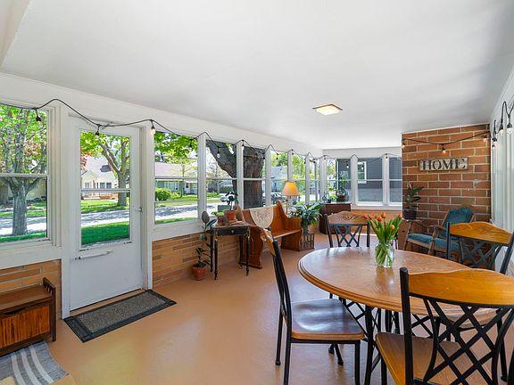 5th image of 702 2nd St SE