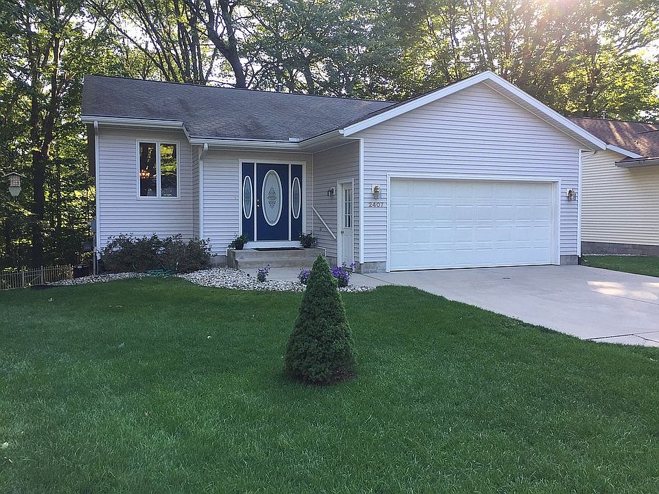 Stand-alone detached condo