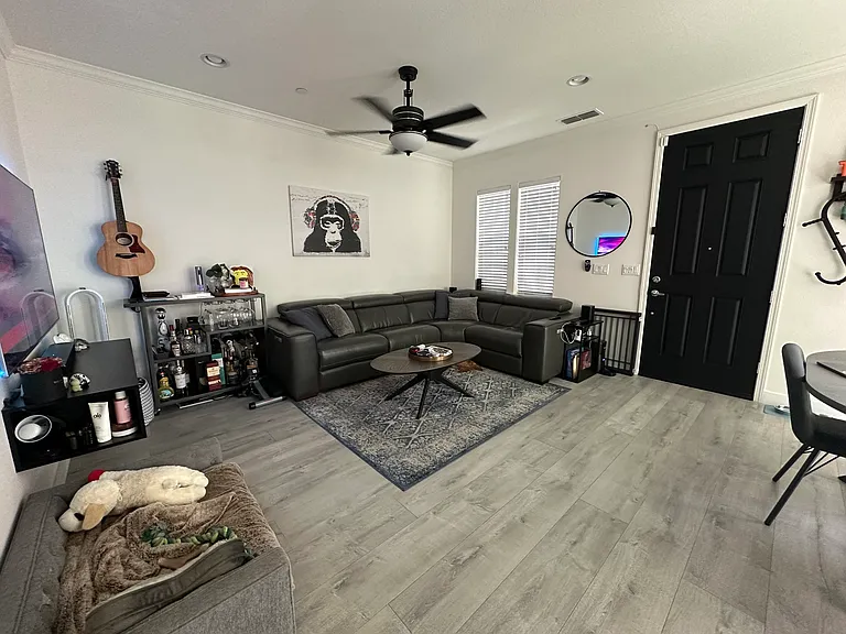 1607 Sylvia St — Photo 2