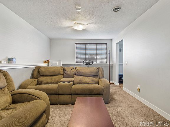 4th image of 11802 Greenly St