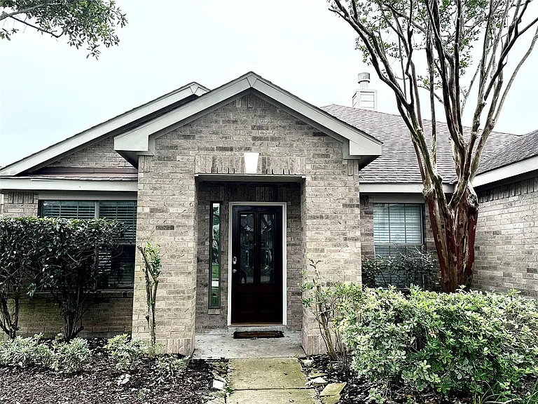 2211 Winding Hollow Dr — Photo 3