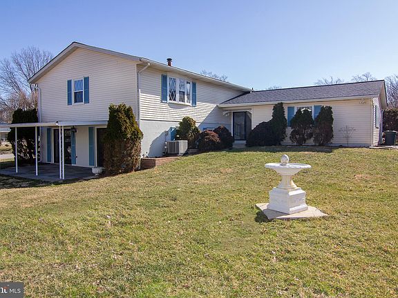 3rd image of 2 Slate Mills Ct