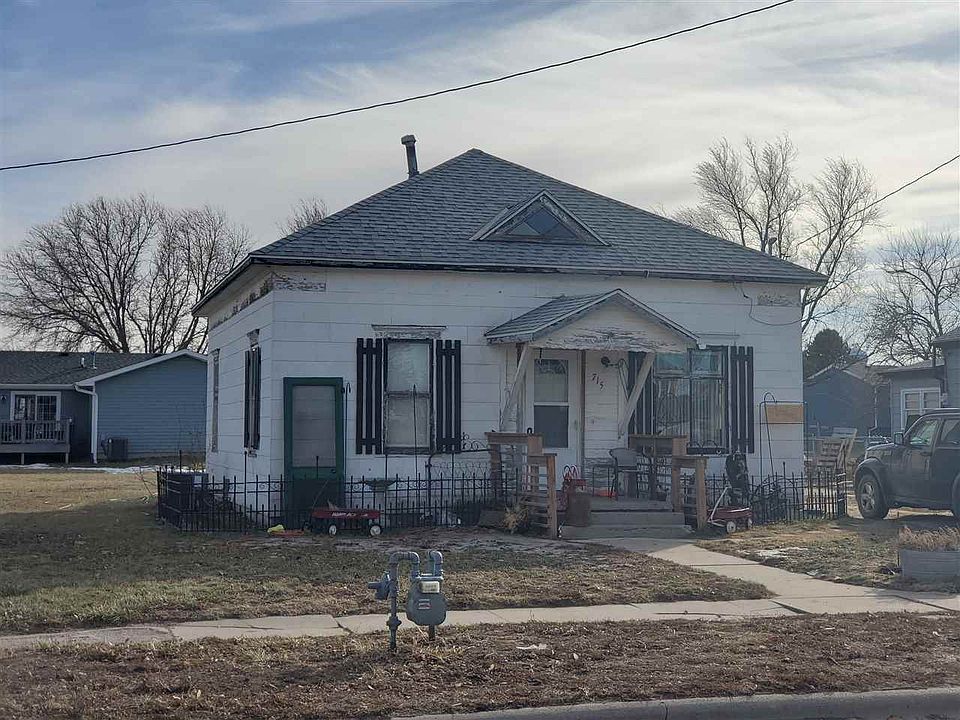 2nd image of 715 3rd St