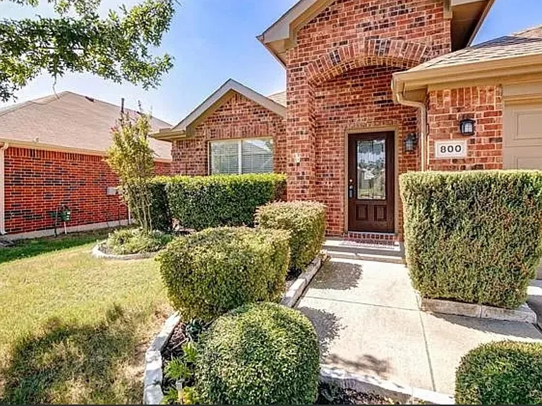 800 Golden Bear Ln — Photo 2