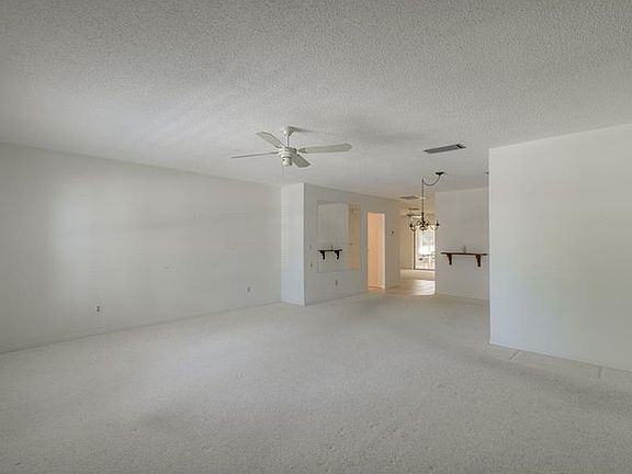 5th image of 331 Green Manor Dr