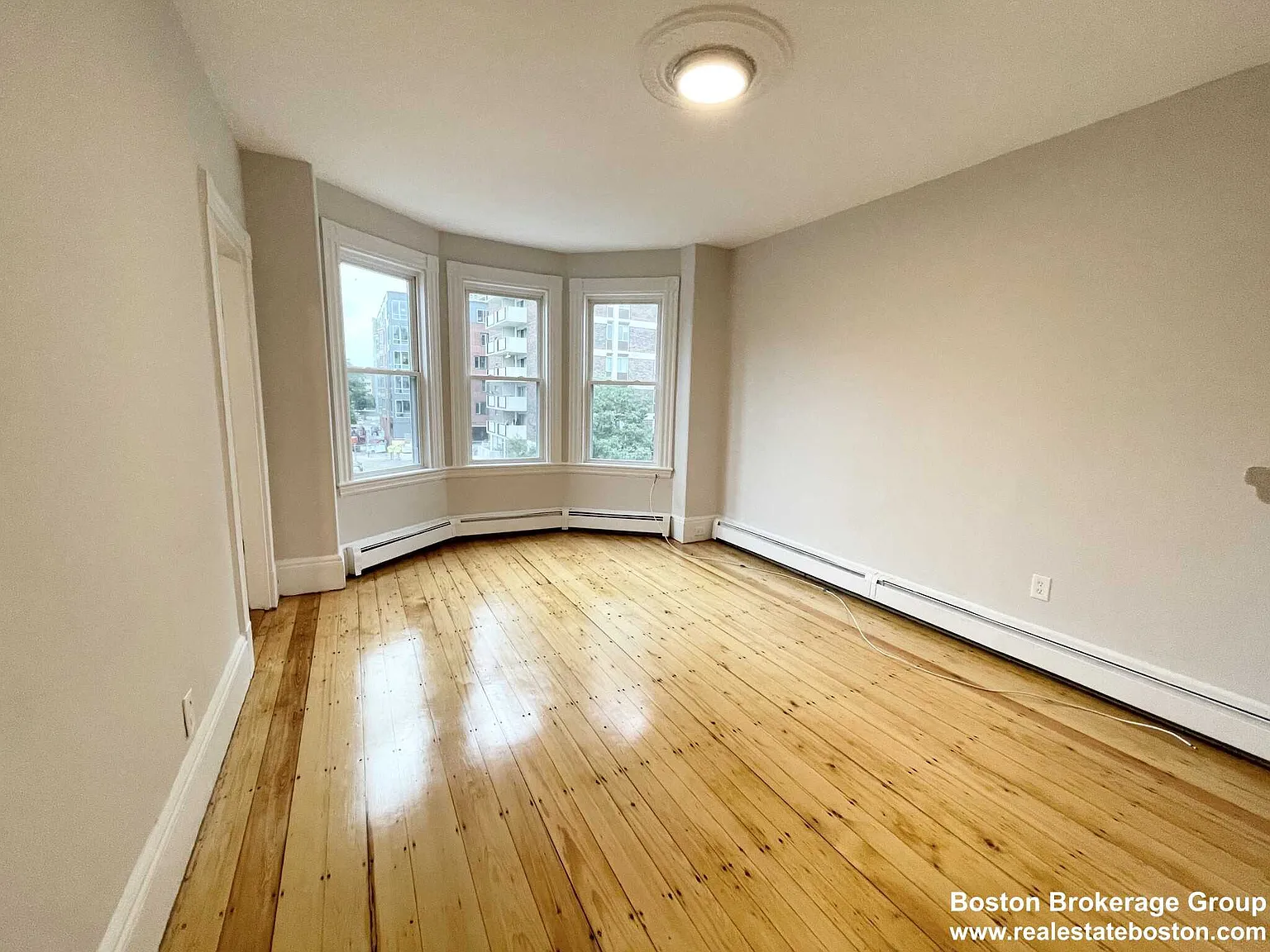 3 bed, 1.5 bath, $4,600 — Photo 3