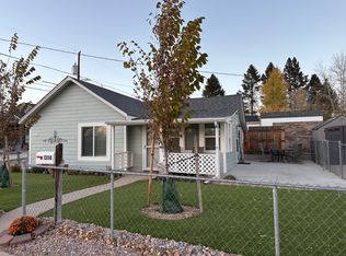 1208 Country Club Ave, Cheyenne, WY 82001