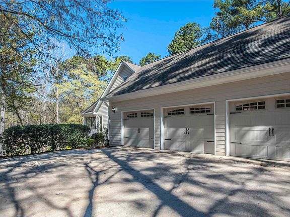 4th image of 1061 Pinehurst Dr