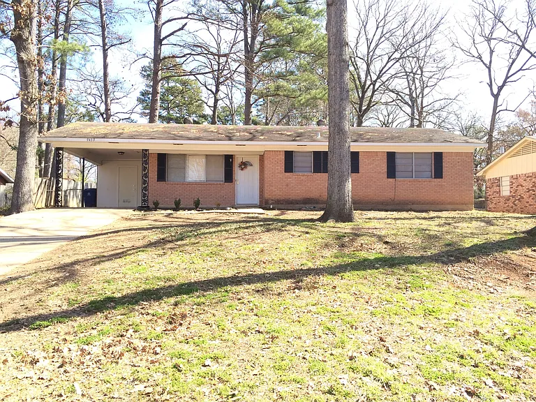9439 Poinsetta Dr — Photo 1