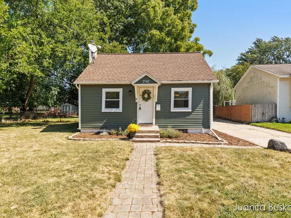 2142 De Hoop Ave SW, Wyoming, MI 49509