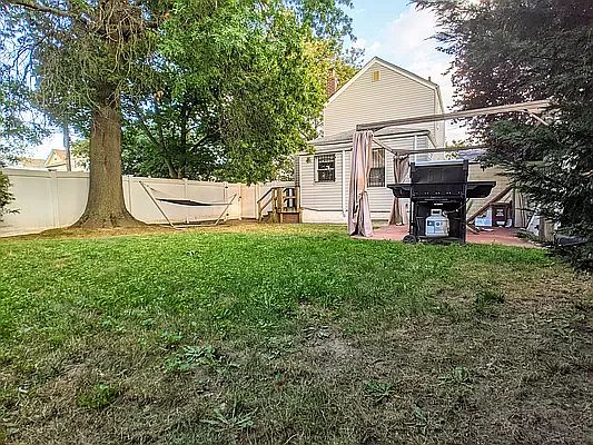 5th image of 8619 107th Ave