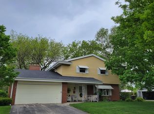 1140 Downing Dr, Waukesha, WI 53186