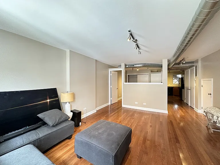 674 N Orleans St #2 — Photo 8