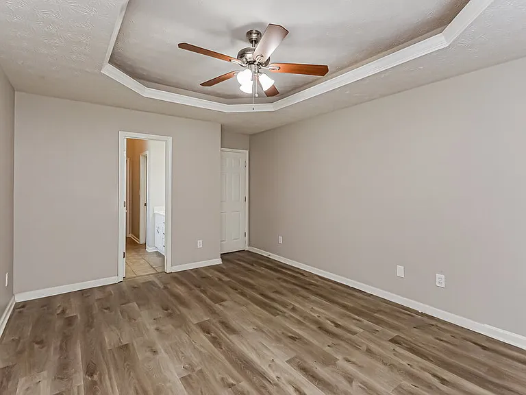 115 Syracuse Ln — Photo 10