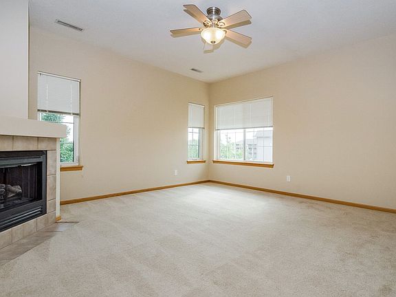 4th image of 440 Bradley Pl Unit 12