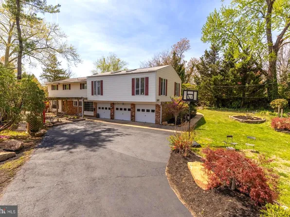 6811 Valley Brook Dr, Falls Church, VA 22042