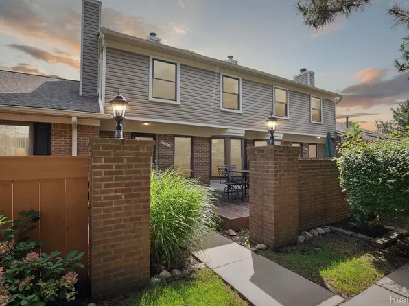 22040 Edgewater, Novi, MI 48375