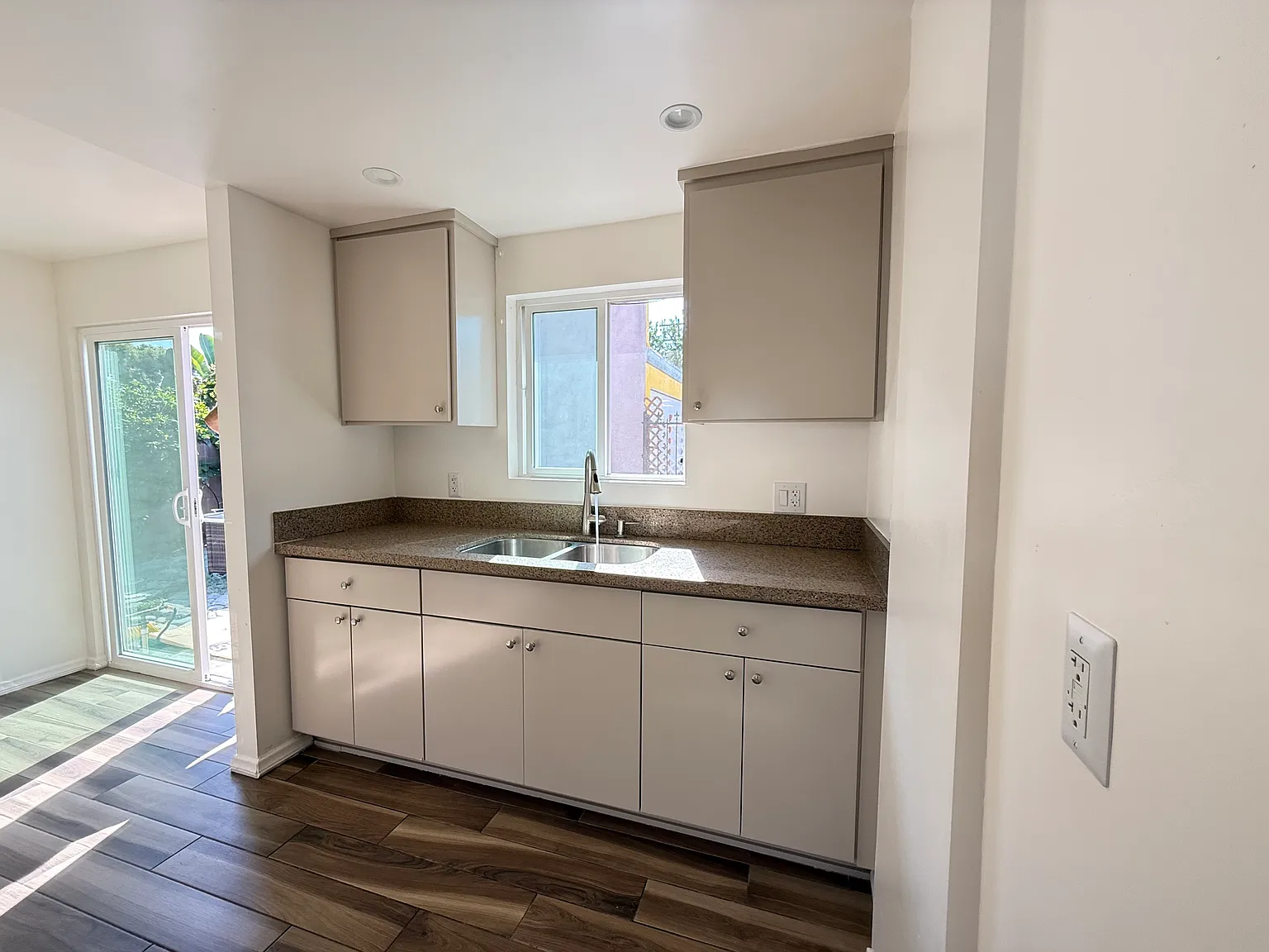 3 bed, 1100 sqft, $2,800 — Photo 1