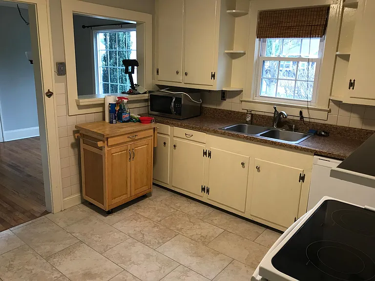 208 Vintage Ave — Photo 4