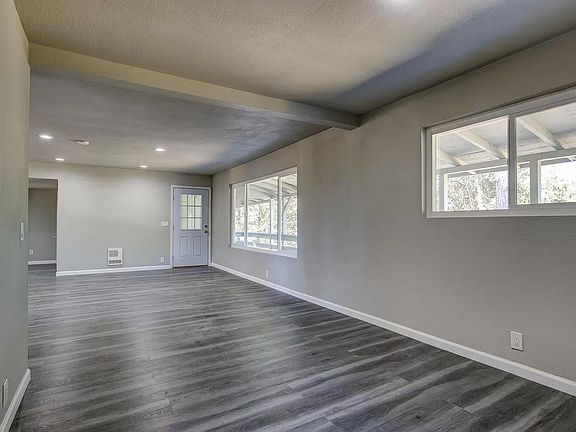 5th image of 6440 Pine Dr