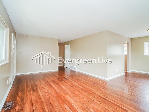 4th image of 1452 Avenue Dr