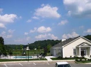 1009 Brookfield Glen Dr, Belvidere, NJ 07823