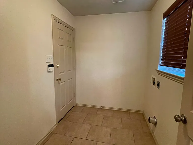 213 Midnight Dr — Photo 25