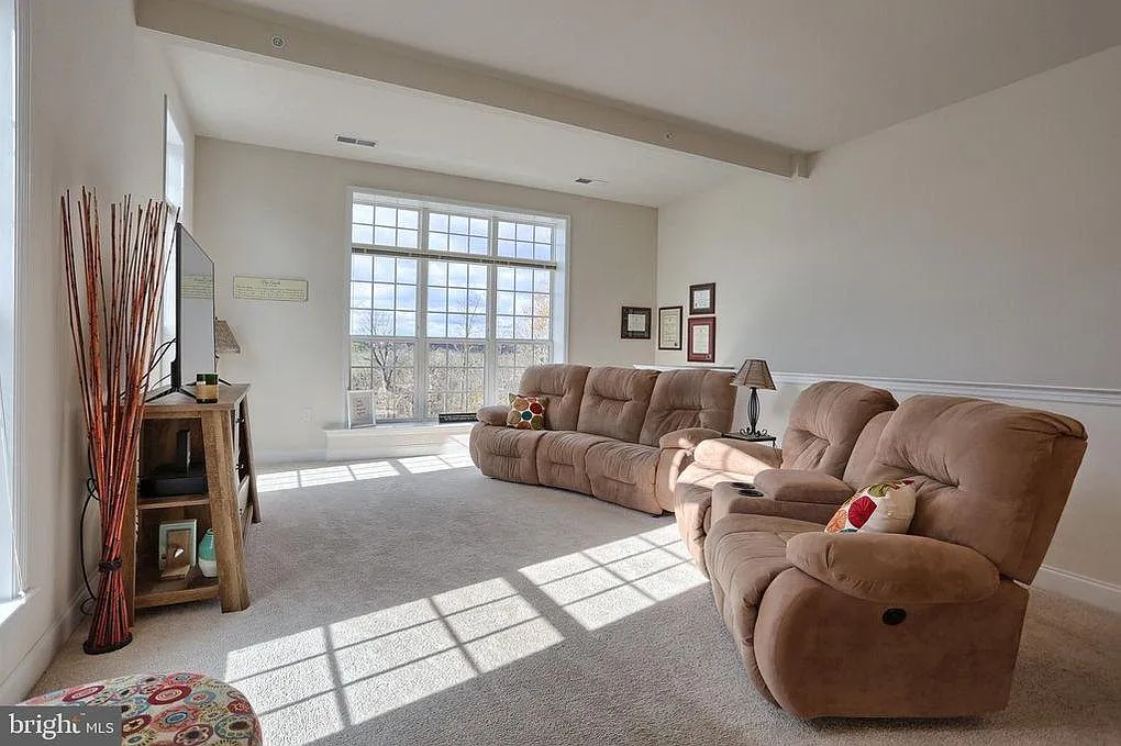 2 bed, 1369 sqft, $2,150 — Photo 3