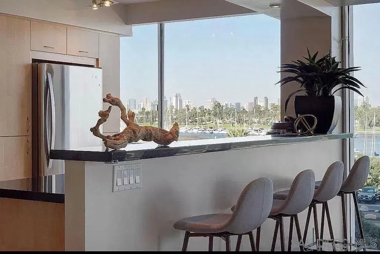2 bed, 2.0 bath, 1267 sqft, $7,500 — Photo 4