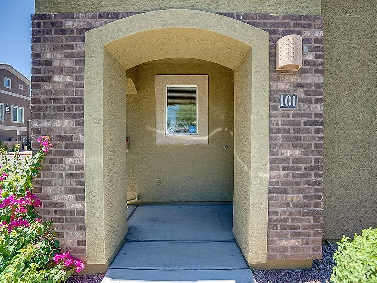 18250 N Cave Creek Rd — Photo 2